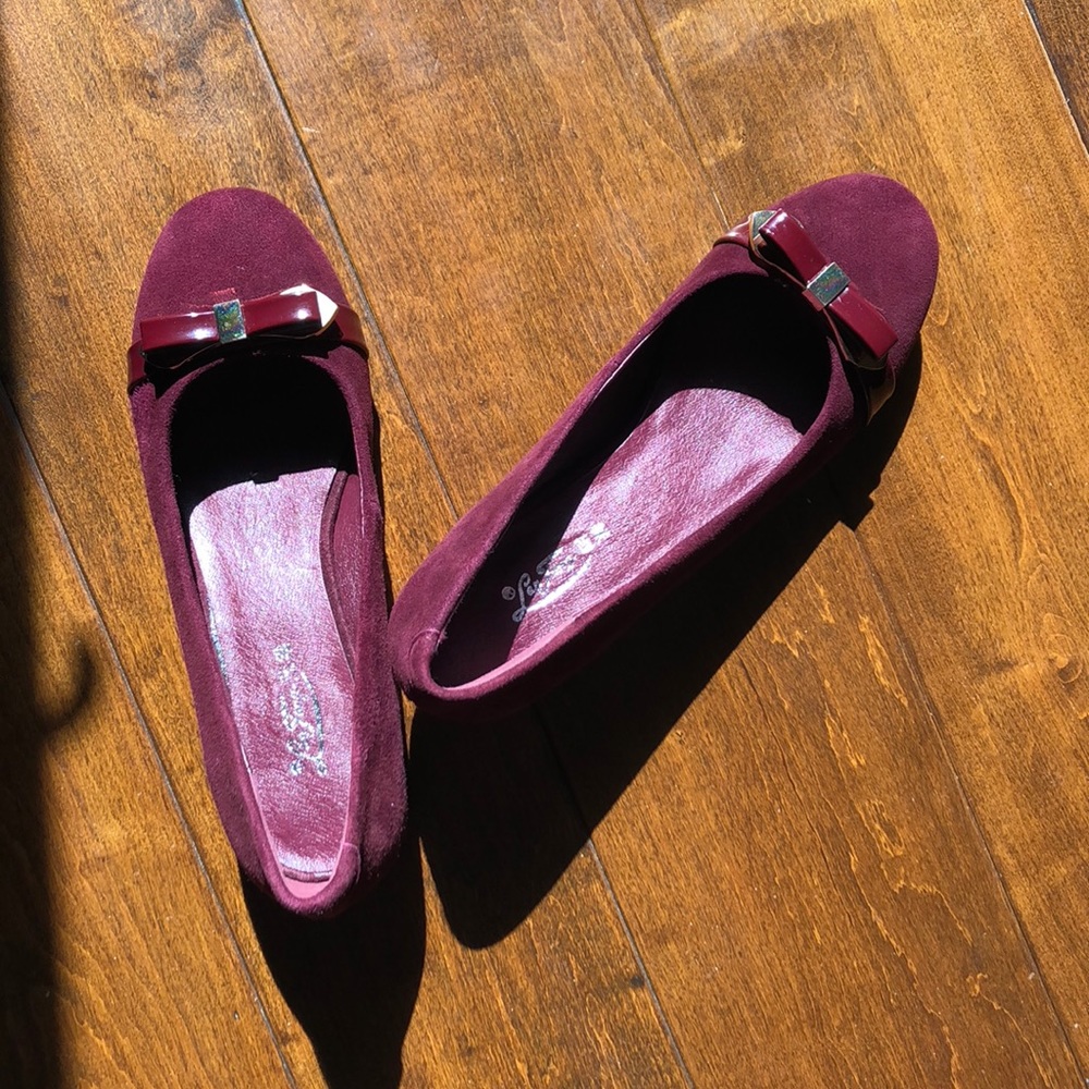 Brand new leather pumps in burgundy color